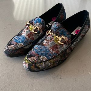 like new pair of Steve Madden dress shoes multicolor floral,worn once for photos